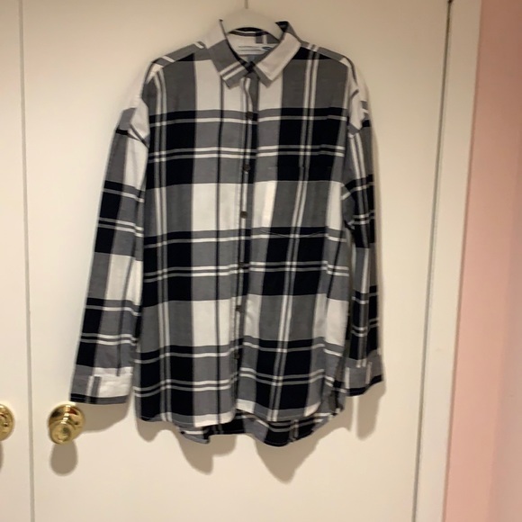 Old Navy black and white plaid ‘boyfriend’ shirt - Picture 1 of 4